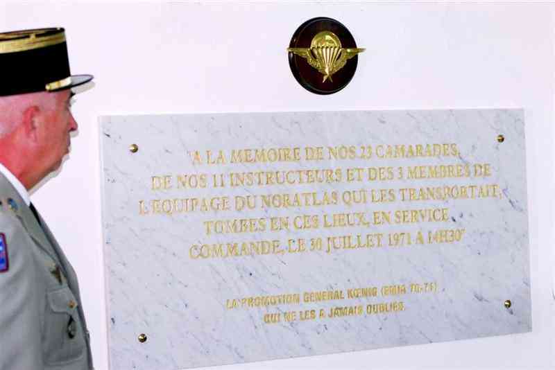 05_Roll036864i_mg006 (Sommier).jpg - ... inauguration de la plaque commémorative.